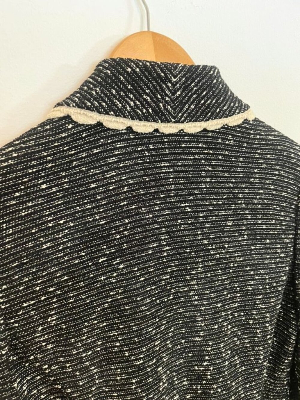 St. John Collection Textured Knit Black Ivory Scallop Trim Jacket, Size: 8 - Picture 8 of 10